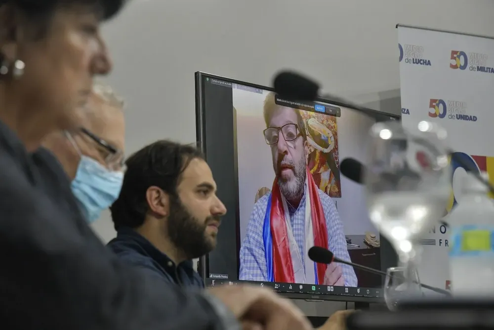 Los candidatos en conferencia de prensa