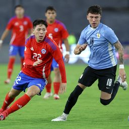 Leandro Hernández de Chile ante Germán Barbas de Uruguay