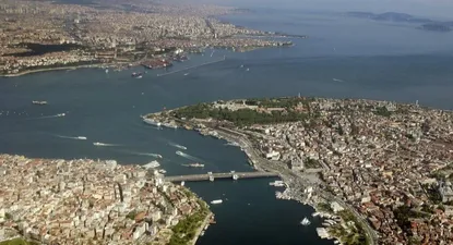 La ciudad de Estambul se extiende a ambos lados del Bósforo