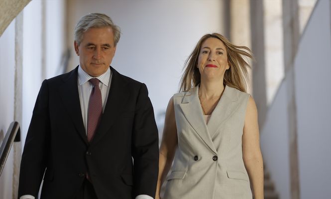 La presidenta de la Junta de Extremadura, María Guardiola, y el consejero de Gestión Forestal y Mundo Rural, Ignacio Higuero.