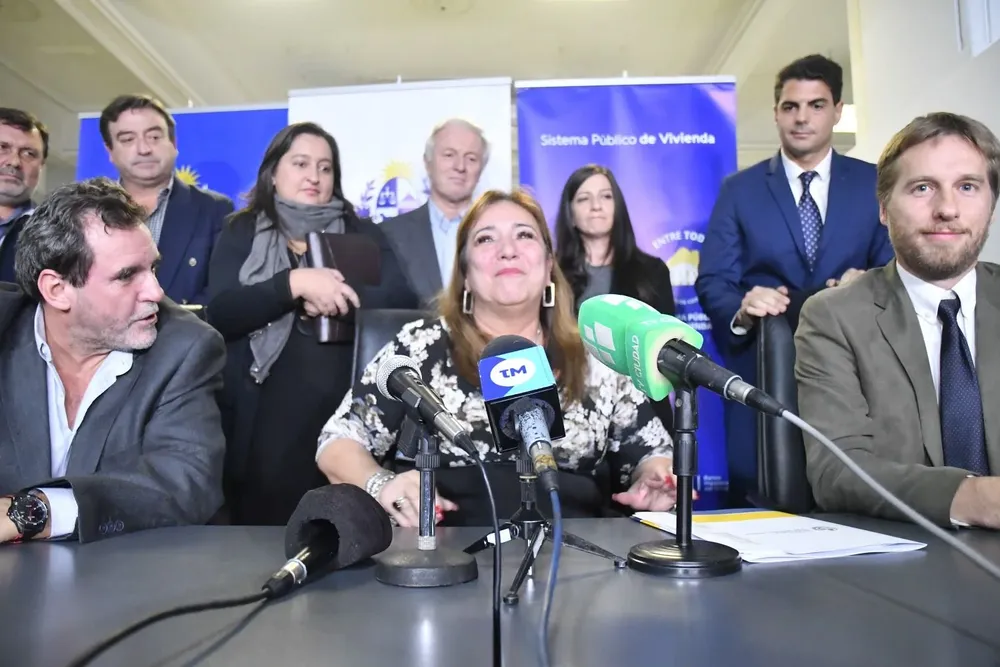 Irene Moreira en la conferencia de prensa en la que anunció su renuncia. Archivo