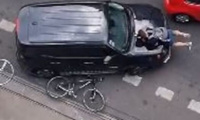 Belgrano: chocó a un ciclista y lo llevó colgado en el capot dos cuadras por avenida del Libertador