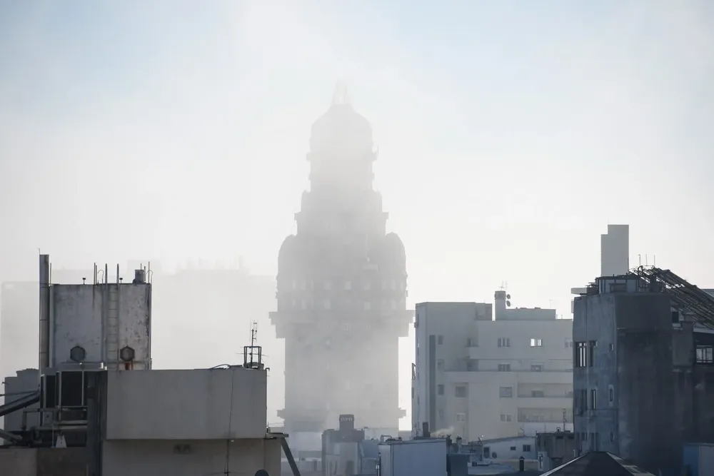 Niebla en el Palacio Salvo