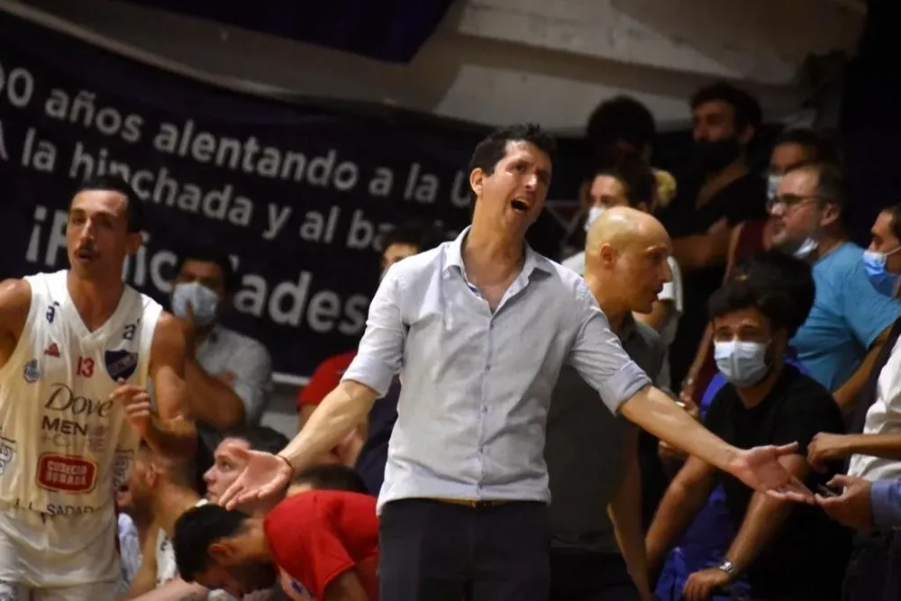 La mala posición en la Liga llevó a la dirigencia a cesar a Zylbersztein