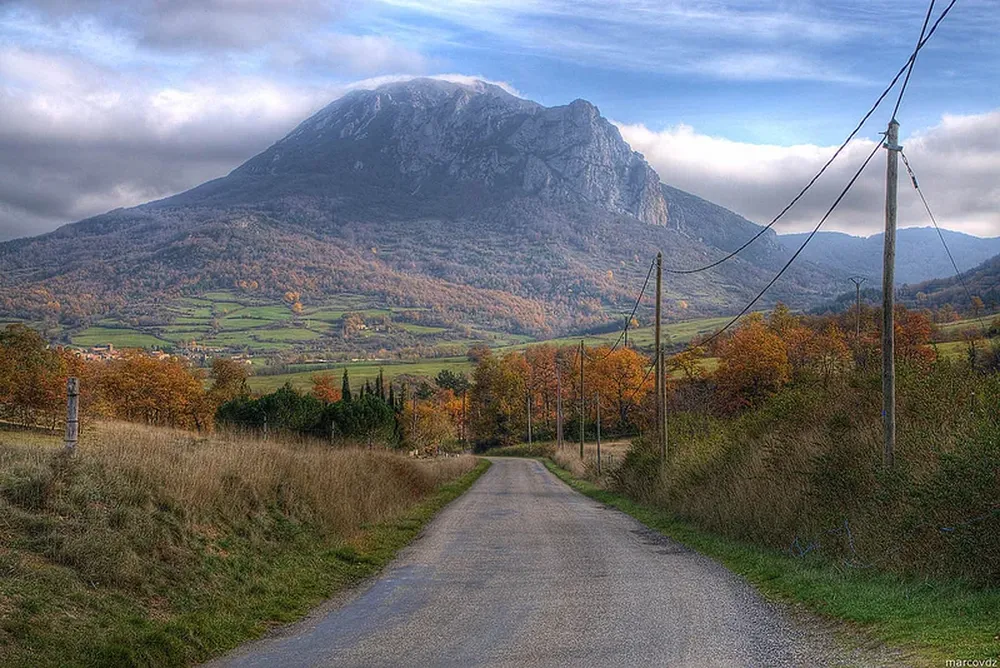 El lugar que escaparía del fin del mundo, Bugarach