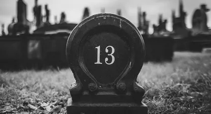 como el numero 13 se convirtio en sinonimo de mala suerte y que tanta influencia tiene