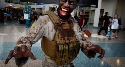 Zombies. De los personajes que más se repitieron en los pasillos del centro de convenciones de Los Ángeles estuvieron los muertos vivientes de la serie The Walking Dead, que presentó su juego más reciente de la mano de la empresa Telltale Games