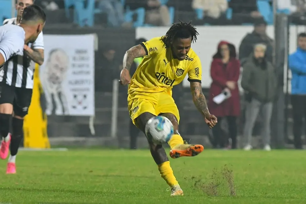 Abel Hernández en el último Wanderers-Peñarol en el Viera