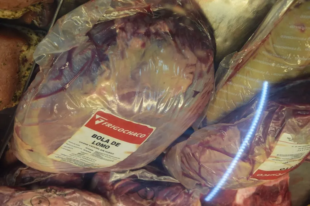 Carne paraguaya en supermercados de Uruguay.