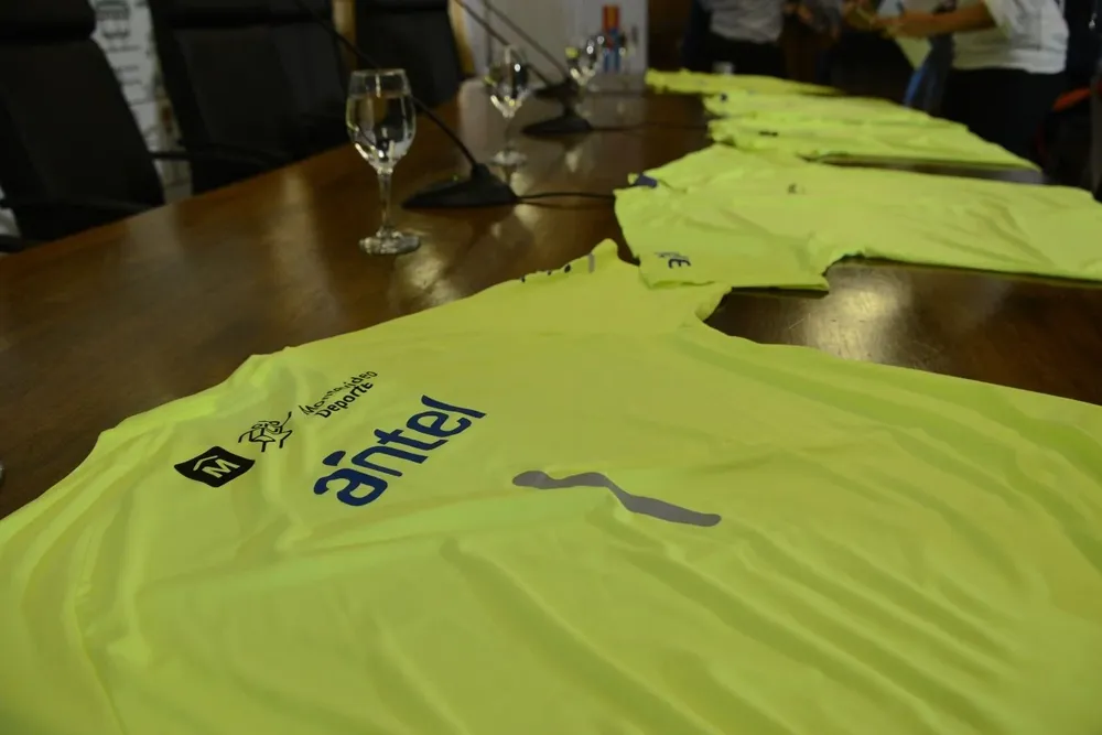 La remera de la sexta Maratón de Montevideo