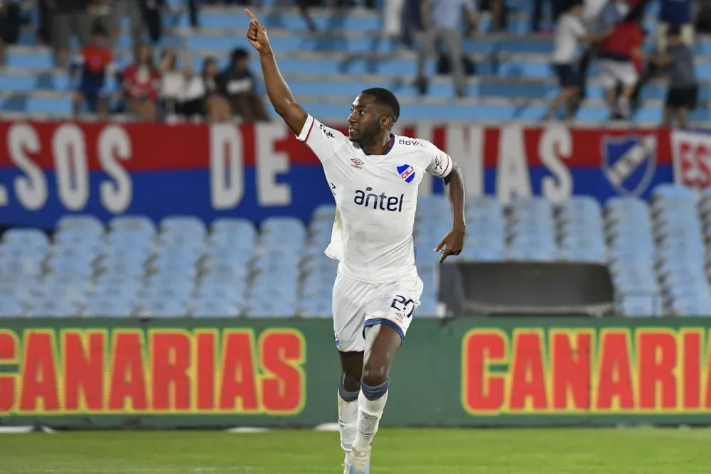 Gonzalo Carneiro será titular