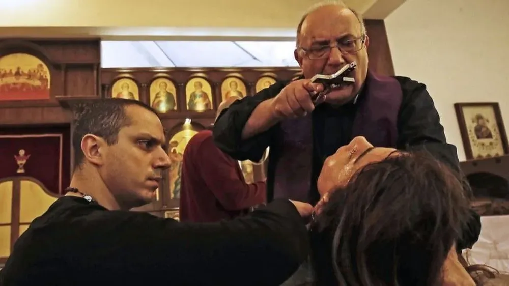 Aunque el exorcismo se practica en la mayoría de las culturas del mundo, en la imaginación occidental se asocia más con el catolicismo.