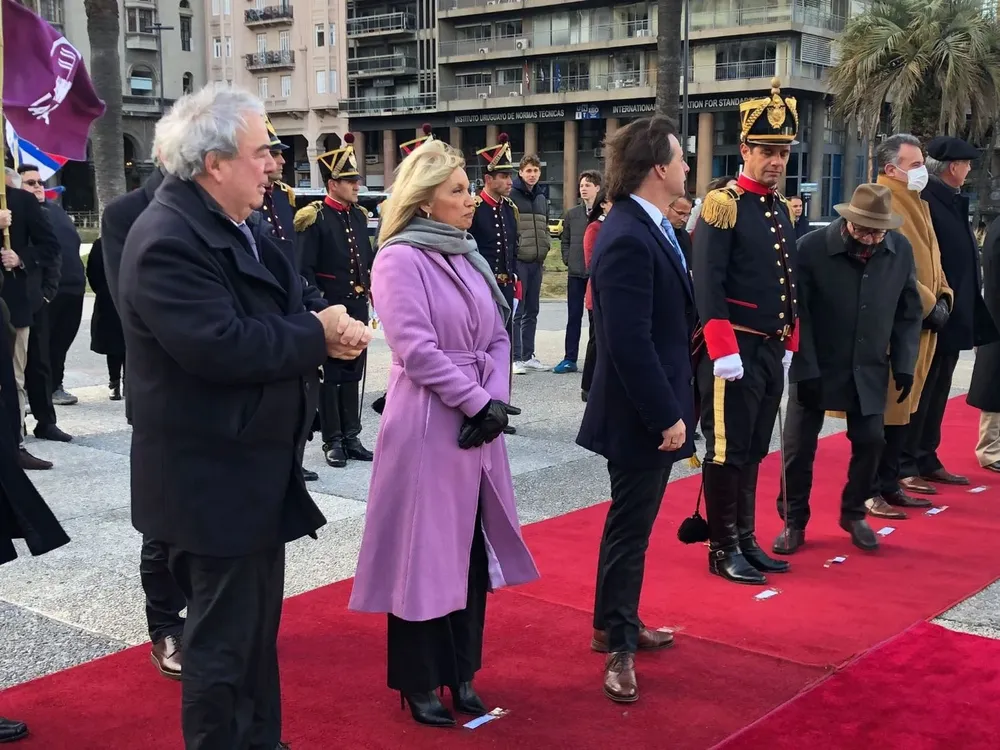 El primer acto se celebró en la Plaza Independencia