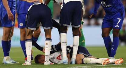 Rodrigo Bentancur cayó muy mal y lo llevaron en camilla