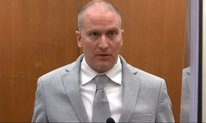 El expolicía Chauvin durante el juicio que lo condenó a 22 años de prisión por el asesinato del afroamericano.