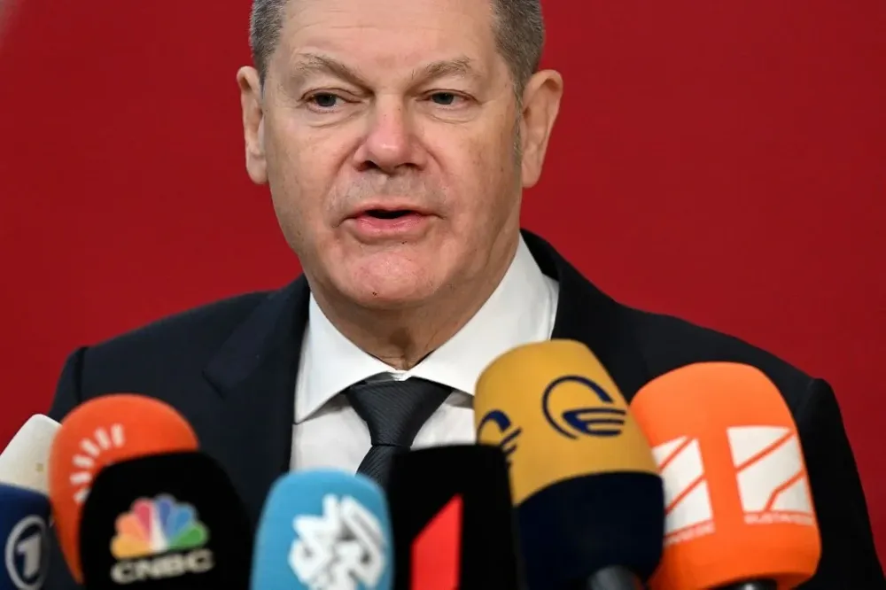 El canciller alemán Olaf Scholz dijo que tenían que “conformarse con menos dinero” luego del acuerdo sobre el presupuesto.