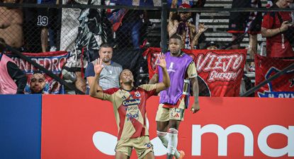 Hayen Palacios celebra su gol contra Liverpool por la Copa Libertadores
