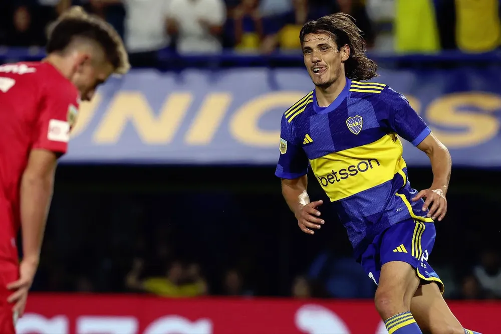 Cavani recuperó la sonrisa con sus tres goles