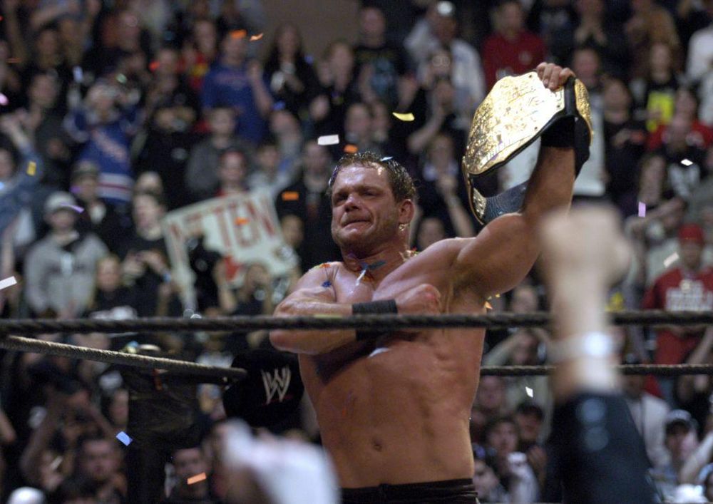 La exitosa carrera de Chris Benoit se acabó violentamente cuando el luchador asesinó a su esposa y a su hijo de 7 años antes de suicidarse.