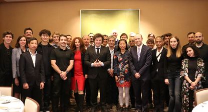 El presidente Javier Milei, Karina Milei, Luis Caputo y el embajador Gerardo Werthein, con empresarios de Sillicon Valley.