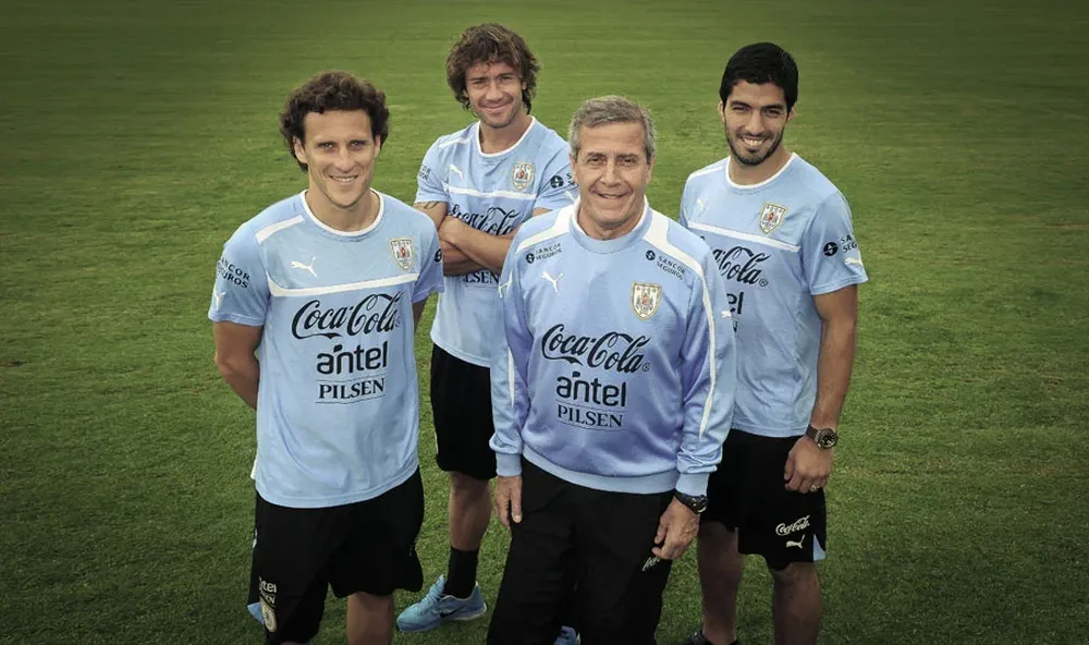 Diego Forlán, Diego Lugano, Luis Suárez y Óscar Washington Tabárez