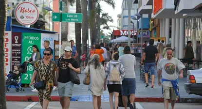 La avenida Gorlero de Punta del Este en enero de 2023