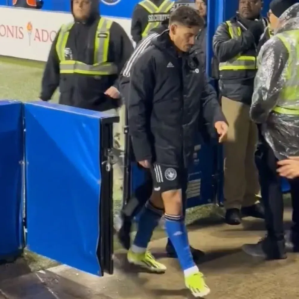 Matías Cóccaro salió con una lesión en la rodilla derecha