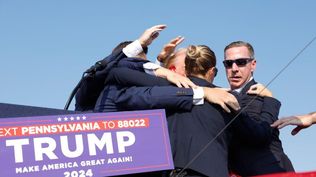 Los agentes del Servicio Secreto retiraron de urgencia a Donald Trump del escenario.