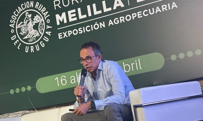 Agro: el Dr. Juan Andrés Urgoiti, profesional del Estudio Jurídico Bragard, durante su conferencia en la Expo Rural de Melilla.