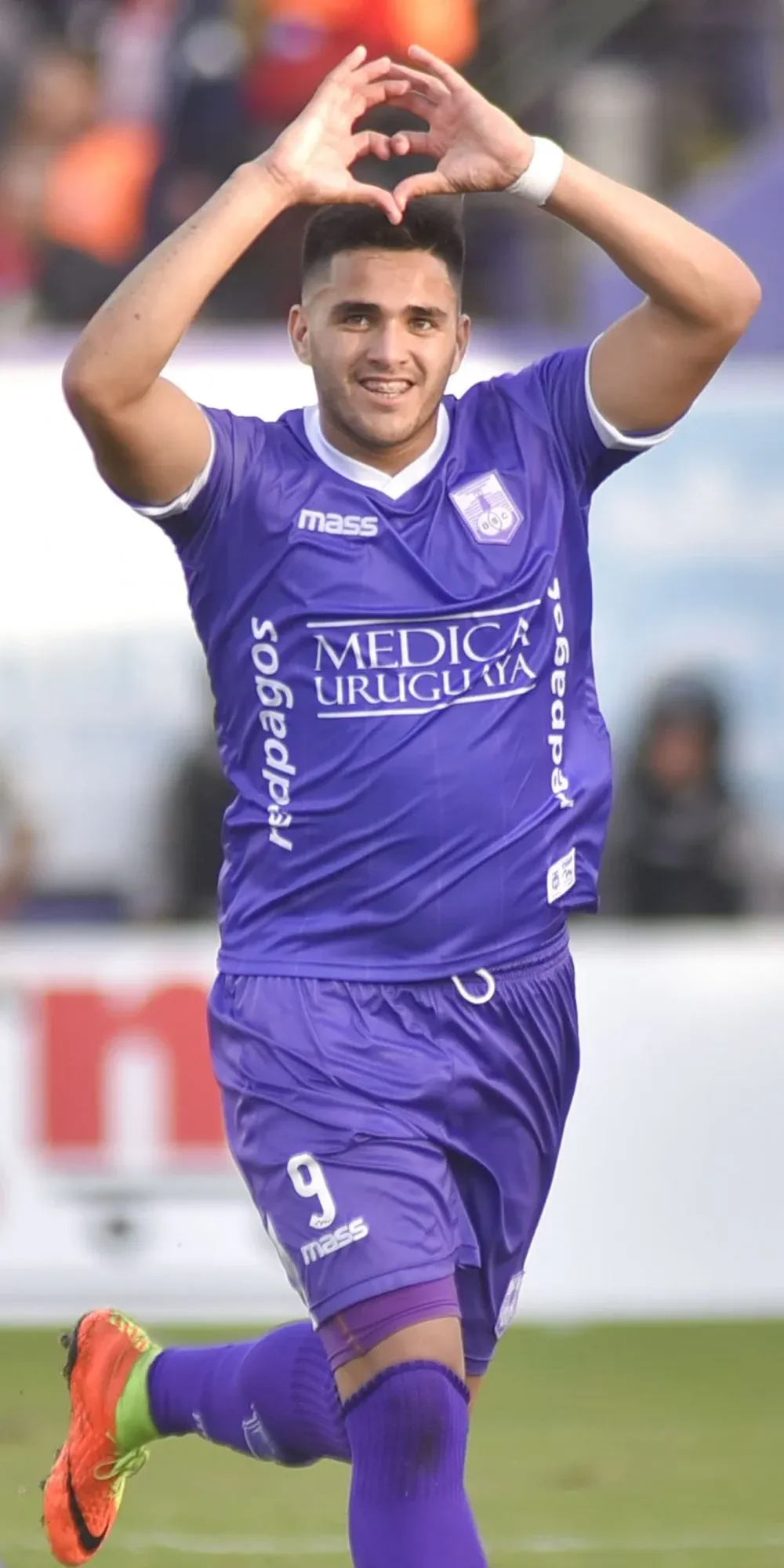 Maximiliano Gómez, sus goles de Defensor lo catapultaron al Celta de Vigo