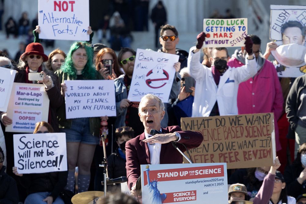 El divulgador científico Bill Nye, conocido como The Science Guy por su programa televisivo educativo, en la protesta de Washington&nbsp;