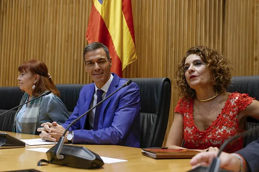 Pedro Sánchez y la vice presidenta primera del Gobierno, María Jesús Montero