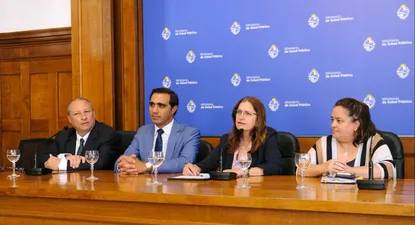 Conferencia de prensa tras el convenio: el presidente del Cudim, Pablo Duarte; el subsecretario de Salud Pública, José Luis Satdjian; la ministra Karina Rando; la directora general de Salud, Adriana Alfonso