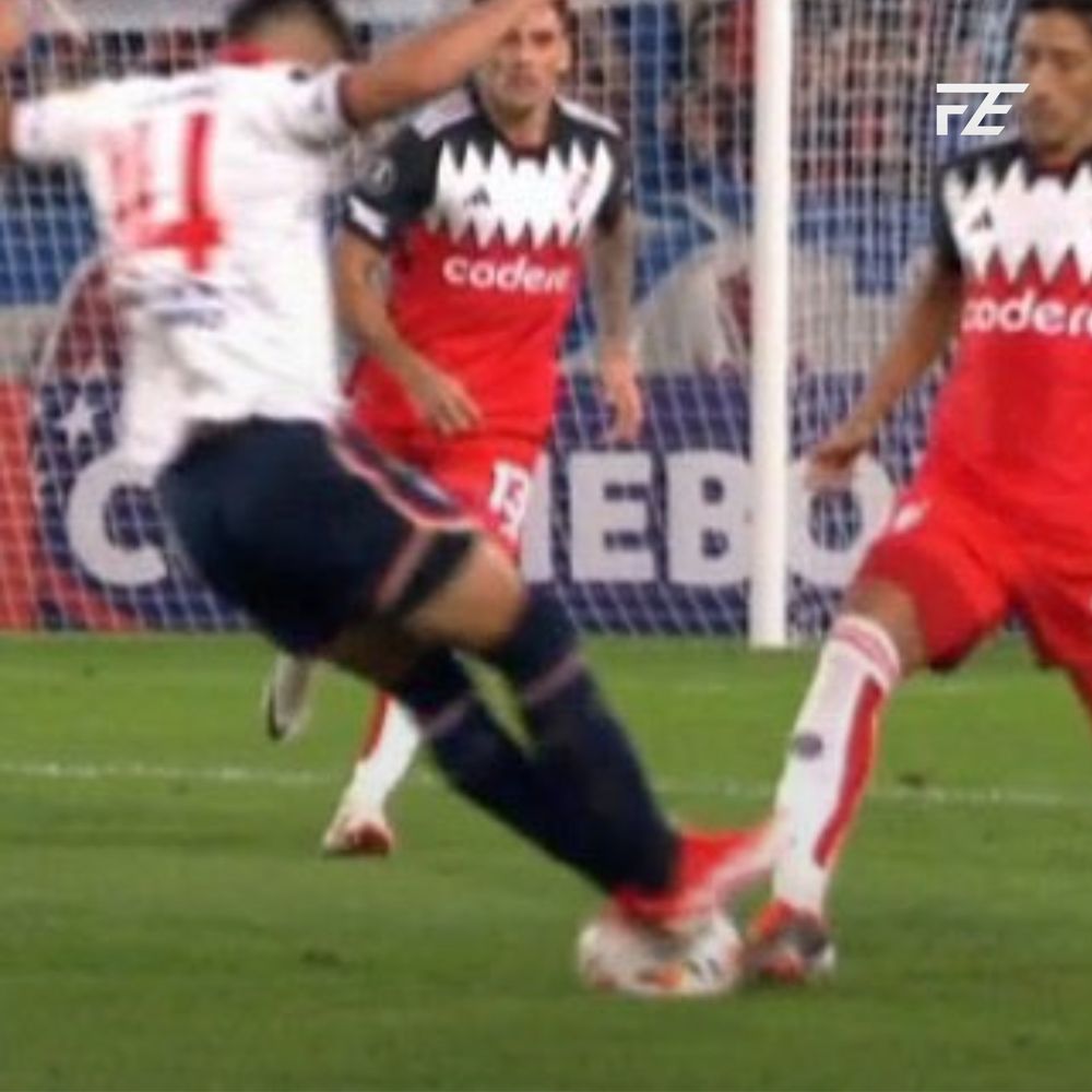 La polémica jugada de Leandro Lozano en el partido Nacional vs River Plate por Copa Libertadores