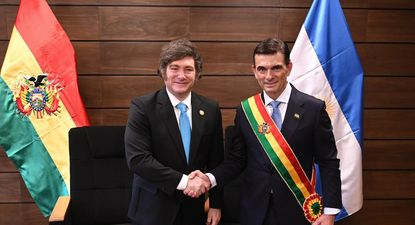 Milei participó de la asunción de Rodrigo Paz como presidente de Bolivia y avanzaron para tener una bilateral