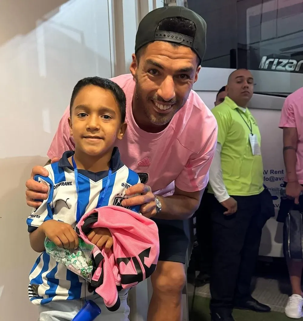 Luis Suárez y el hijo de Rodrigo Aguirre