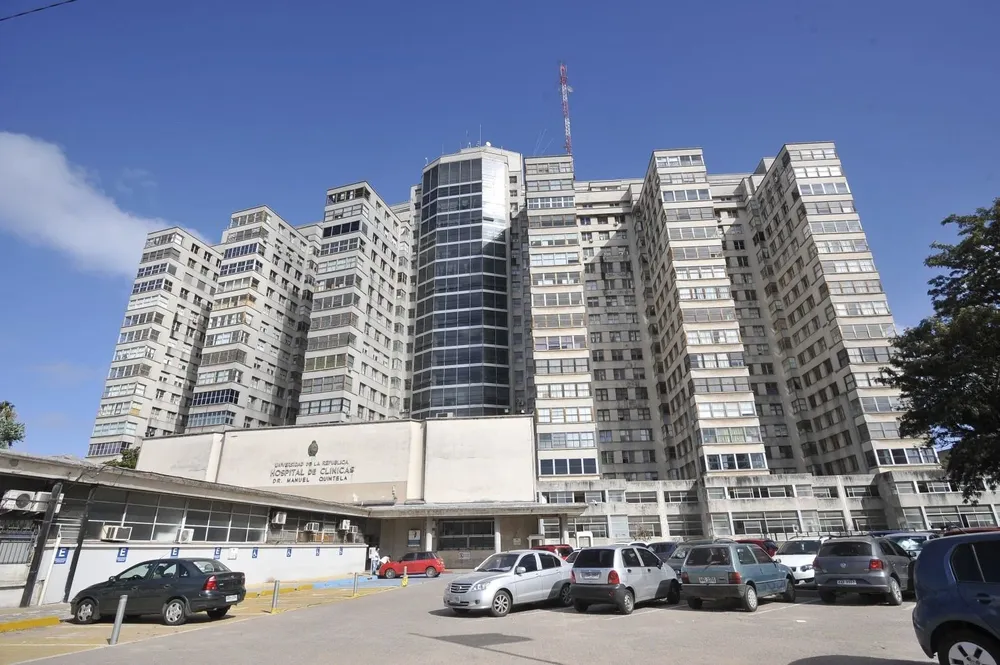 Hasta este viernes unas 15 personas habían dado positivo al covid-19 por el brote del Clínicas