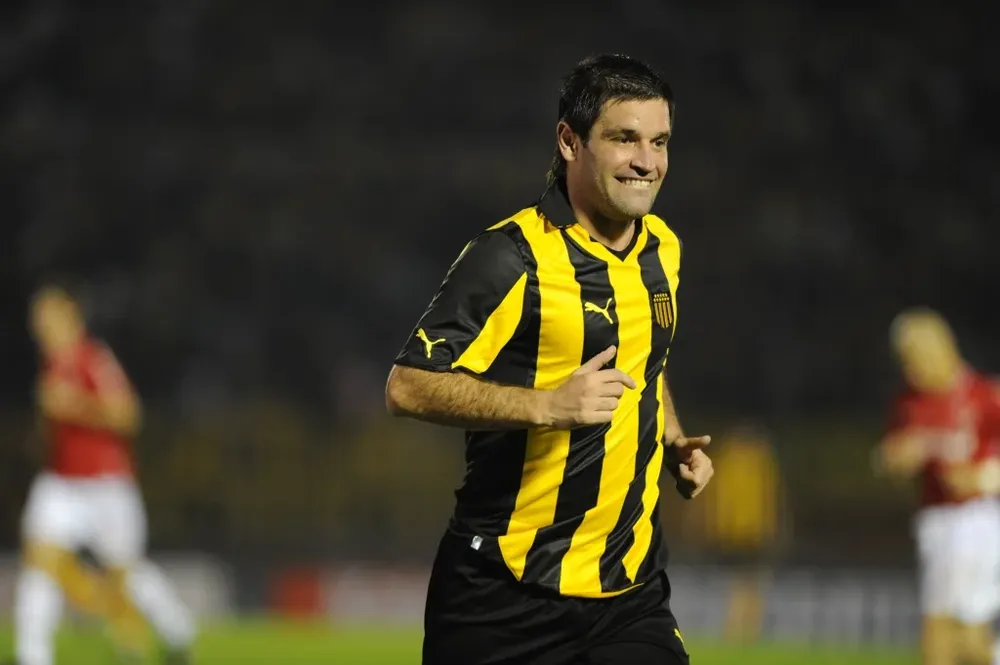 El delantero está entre algodones