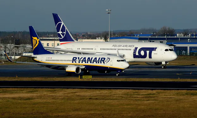 Aviones de Ryanair y LOT