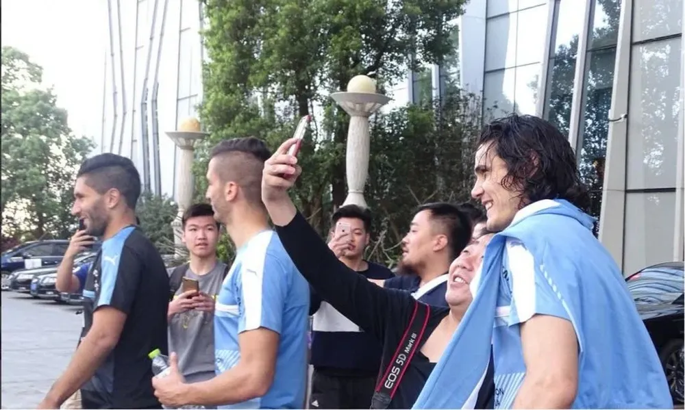 Cavani causa furor en China