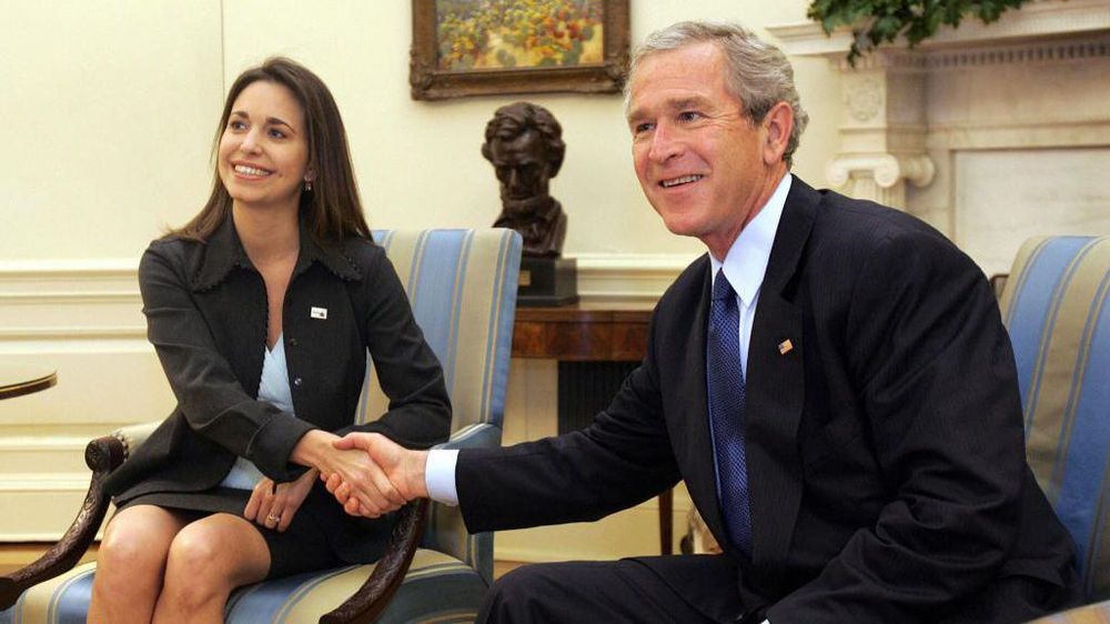 María Corina Machado tenía 37 años cuando se reunió en 2005 con el entonces presidente de EE.UU. George W Bush