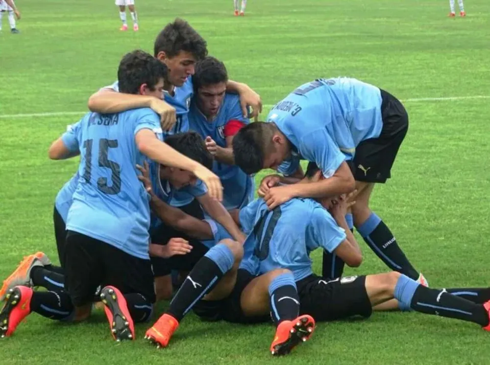 Así festejaron los sub 15 la victoria ante Argentina