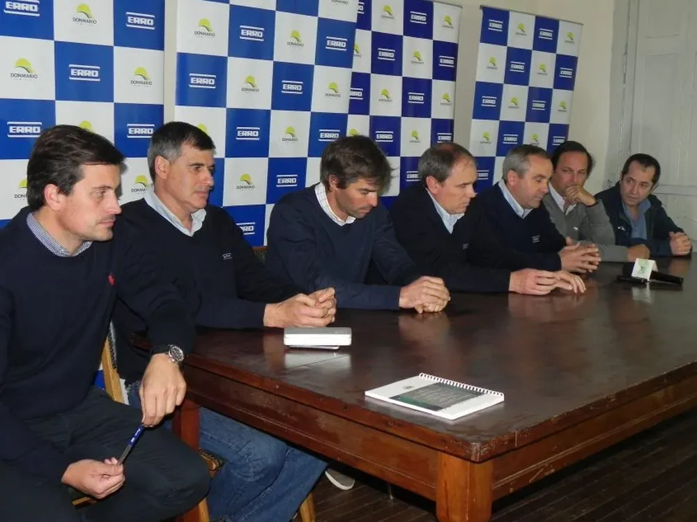 Al mediodía, en el Centro Uruguayo, se realizó una conferencia de prensa.