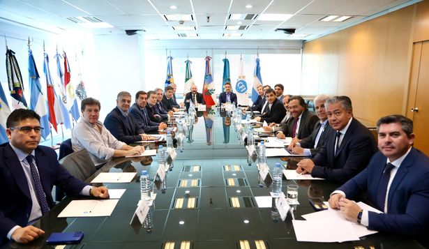 Con Gustavo Sáenz a la cabeza y Axel Kicillof último: cómo quedó el ranking de gobernadores