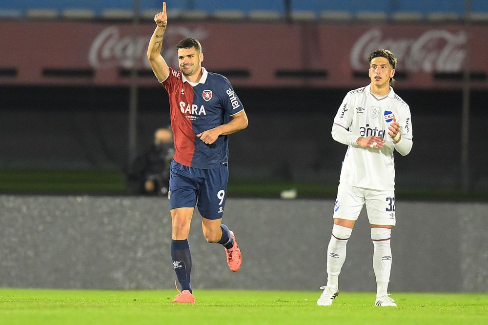 Álvaro López de Albion y Tomás Viera de Nacional por el Torneo Apertura