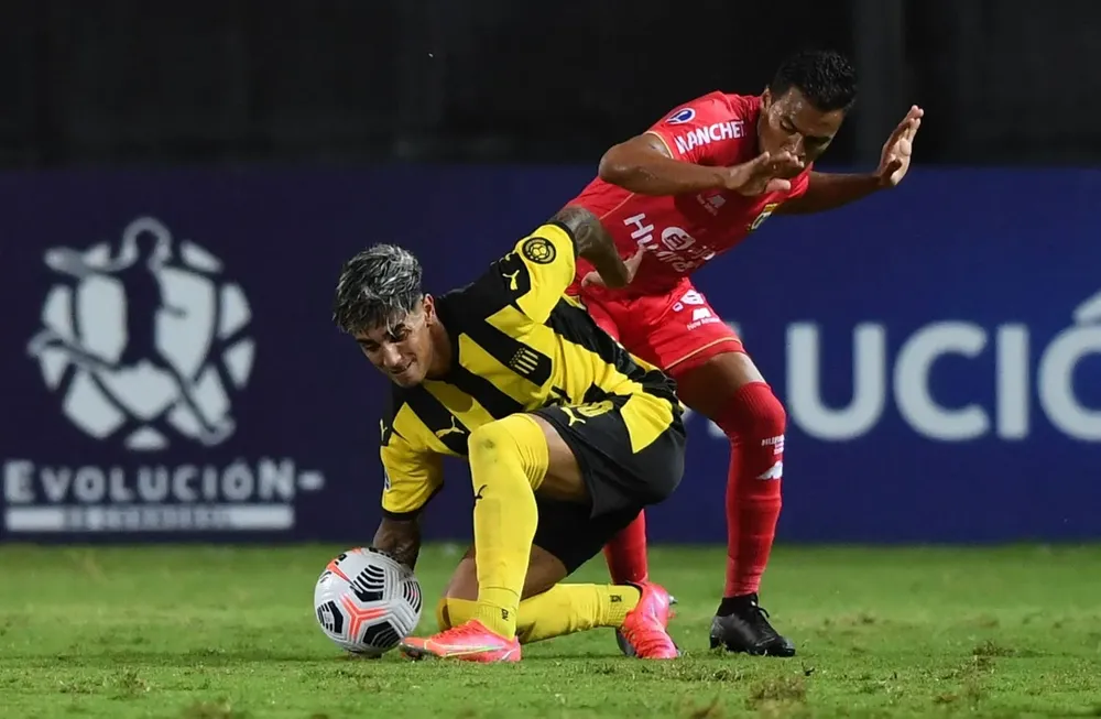 Facundo Torres ante Sport Huancayo
