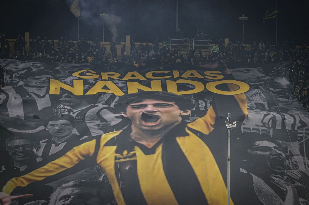 El homenaje a Fernando Morena en el Campeón del Siglo en la previa del partido Peñarol vs Corinthians