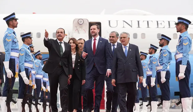 El vicepresidente de EEUU, JD Vance, llega a Islamabad para comenzar las negociaciones con Irán.