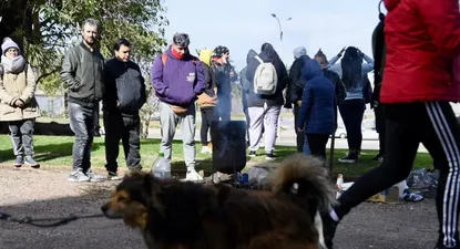 Los trabajadores de La Sin Rival frente al estudio del contador Marcelo Ríos