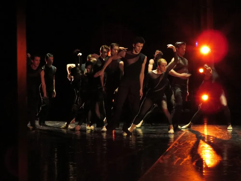 Los bailarines representando Chacona